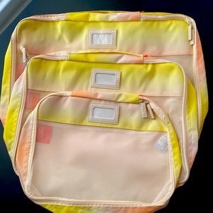 CALPAK SET OF 3 packing cubes!!!!
